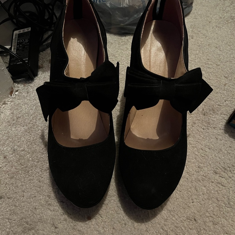 Elegant Black Women's Shoes with Bow